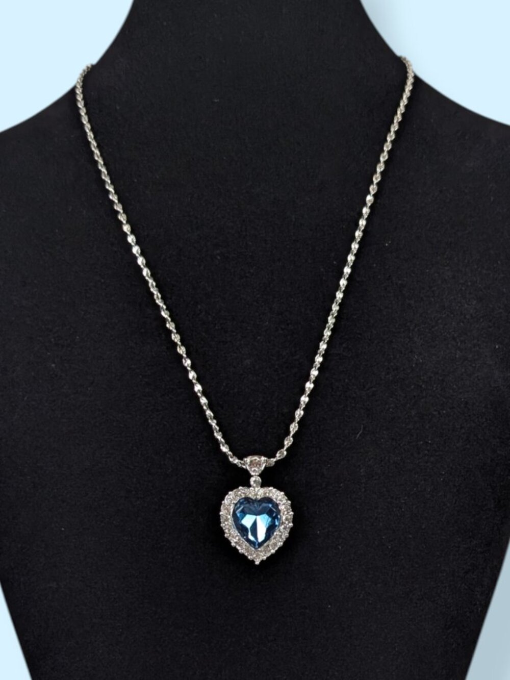 Vintage Avon Heart of the Ocean Pendant Necklace